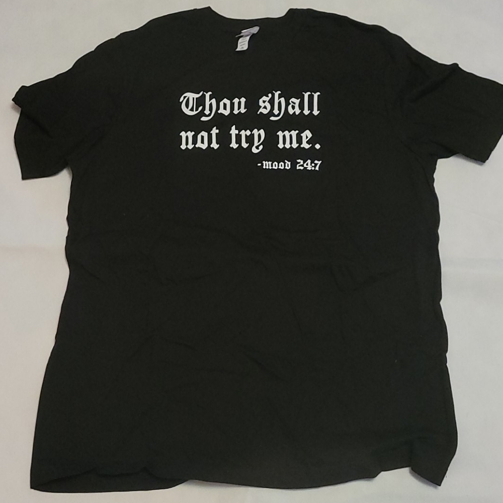 BRAND NEW #NEVERWORN Black & White Unisex TShirt